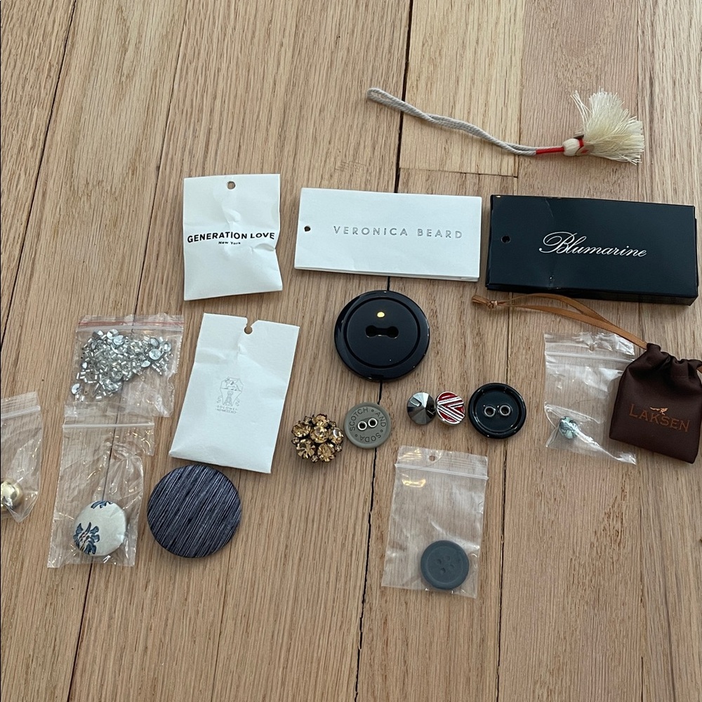 Assorted Buttons set - Picture 4 of 4